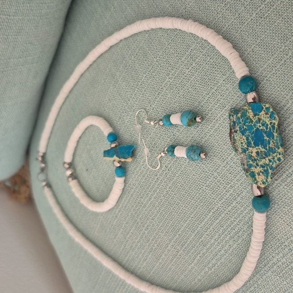 Natural 3 Piece Turquoise & Shell Rings Jewelry Set. - Picture 7 of 7